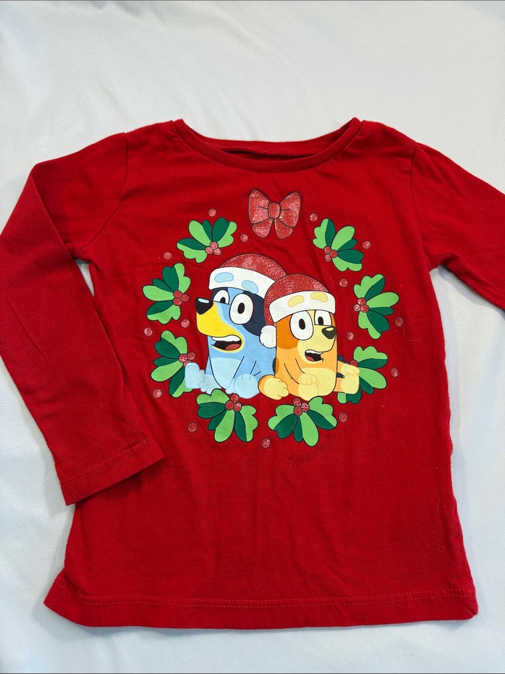 Bluey - Kids Red Long-Sleeve Holiday Character Tee with Festive Wreath